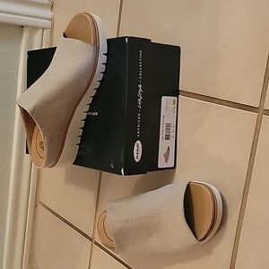 Dr. Scholls Oyster color size 6.5 slides
